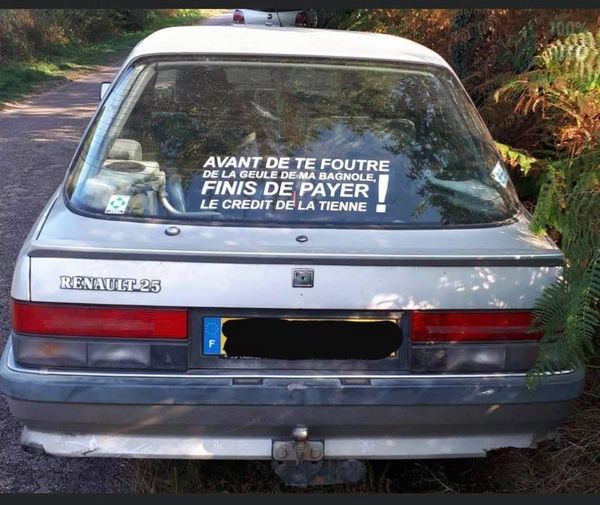 Blague   au lieu de te foutre de ma bagnole fini de payer le crédit de la tienne