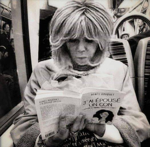 blague   brigitte Macron lit le livre j'ai épousé un con