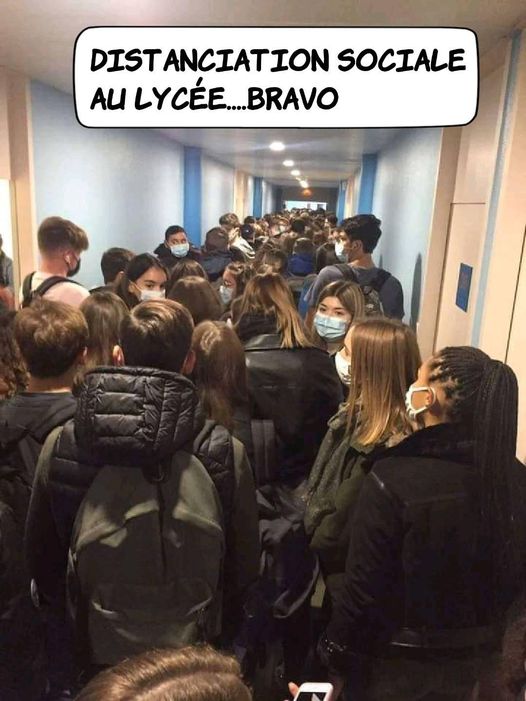 Blague   distanciation sociale au lycée
