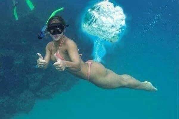 Blague   femme qui pête sous l'eau et sa fait une bulle 