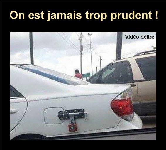 Blague   insolite   cadena sur le l'entrée du reservoir