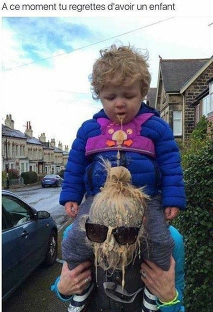 Blague   insolte   bébé sur les épaules de sa mère qui vomis sur sa tête   a ce moment ou tu regrette d'avoir un enfant