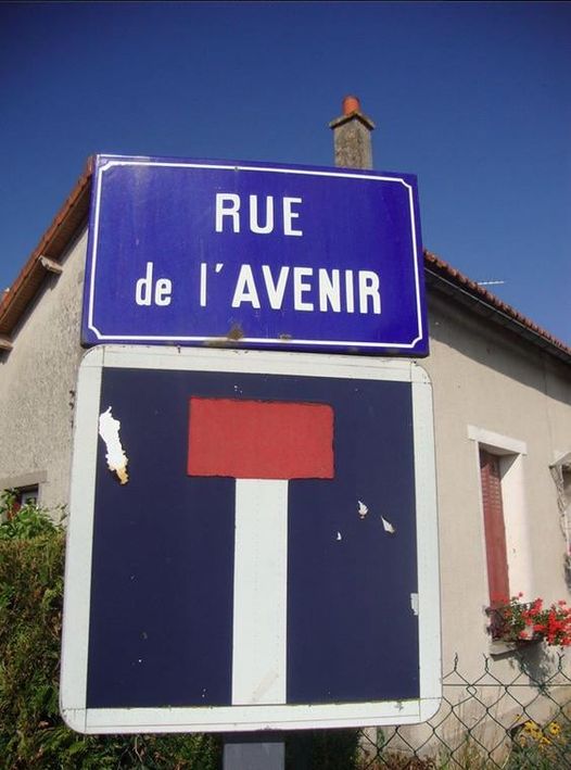 Blague   Panneau    rue de l'avenir