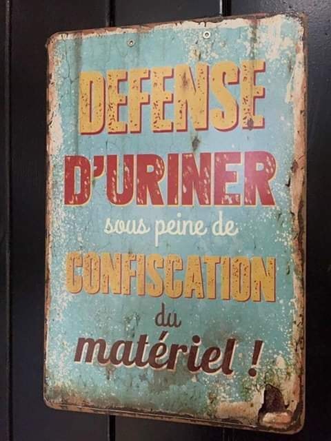 Blague   panneau   défence d'uriner sous peine de confiscation du matériel