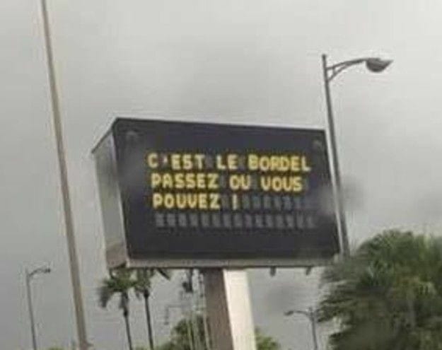 Blague   panneau de signalisation   c'est le bordel passez ou vous pouvez