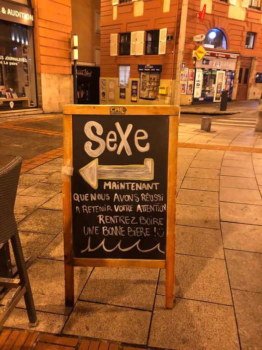Blague   panneau marqué sexe   maitnenant après que nous avon scapté votre atention venez boire une bière