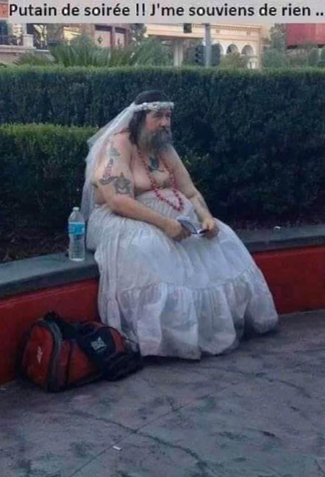 Blague   putain de soirée j'me souvien de rien homme en tenu de mariage