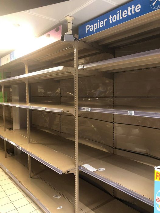 Blague   supermarché   PQ   rayon papier toilette vide