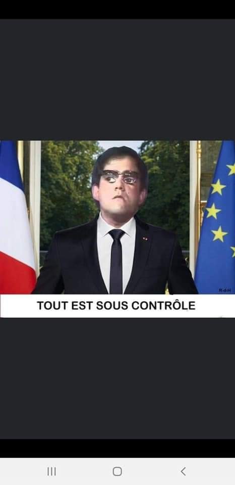 Macron   caricature   tout est sous controle