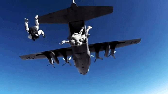 Arme(e)s Française HEROES Forces Speciale=Spatiale Eye=oeil of the Storm Military Motivation Saut en Parachute dans le TempsVersLePassé1