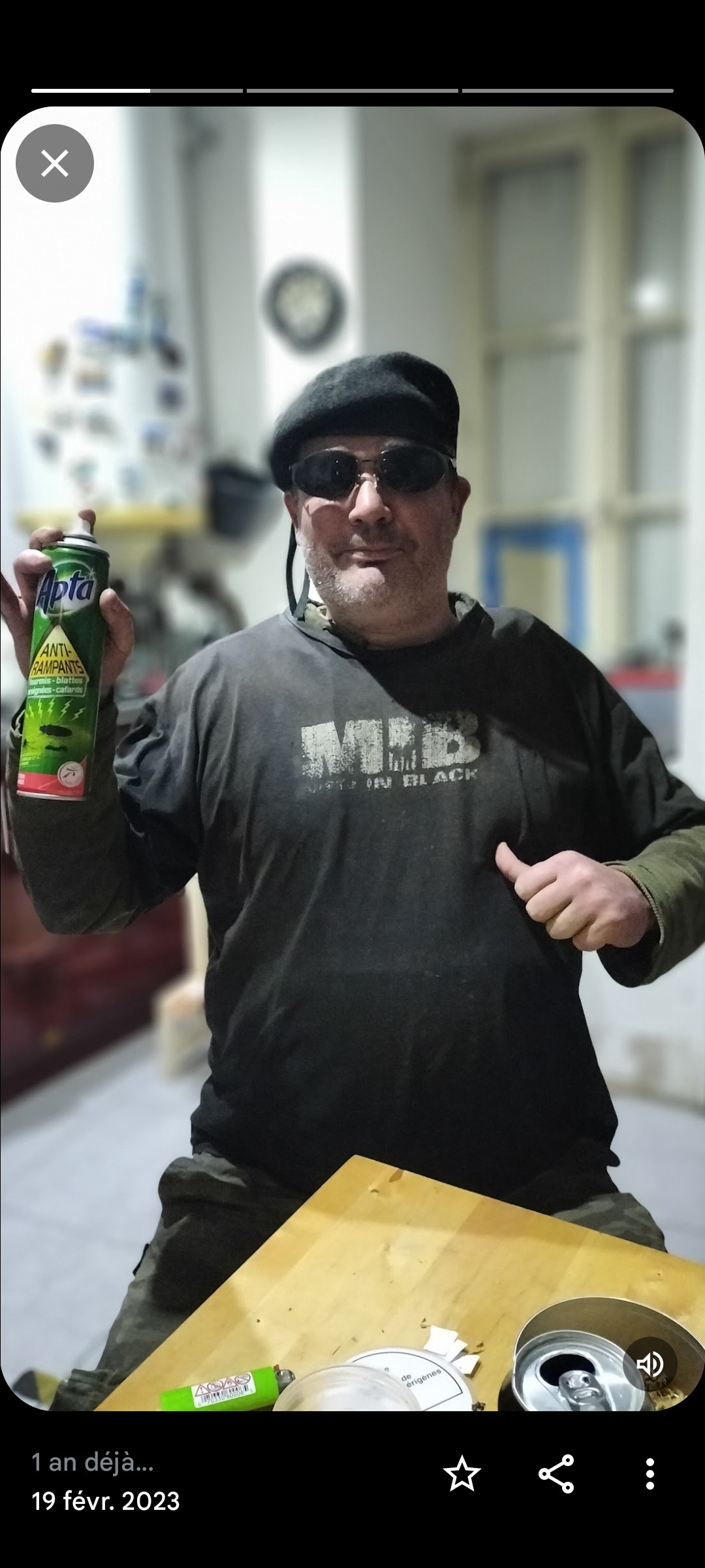 Gildas Christ Lever avec insecticide contre cafard