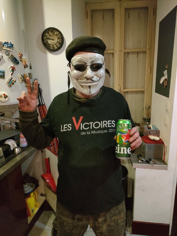 Gildas Christ Lever=j ai su    Victoire   v pour vendetta=anonymous=hackeur=A Coeur=armer de pirates